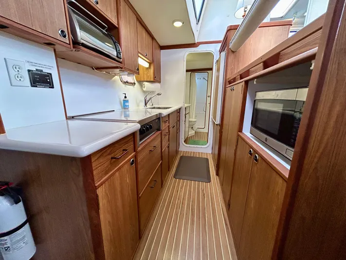 Happy Daze Yacht Photos Pics 