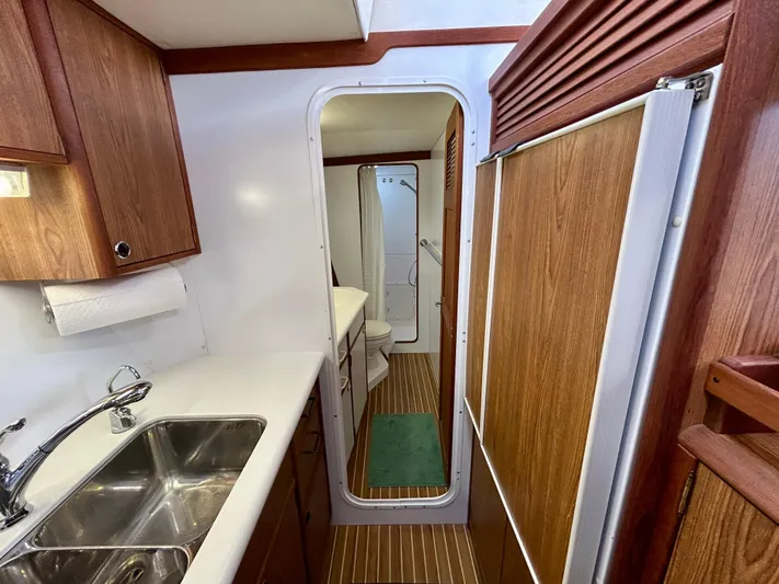 Happy Daze Yacht Photos Pics 