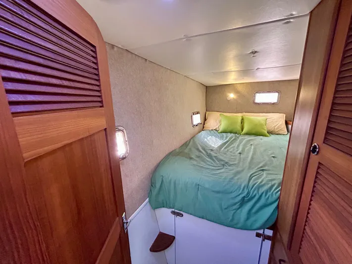 Happy Daze Yacht Photos Pics 