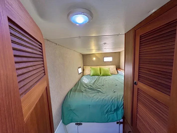 Happy Daze Yacht Photos Pics 