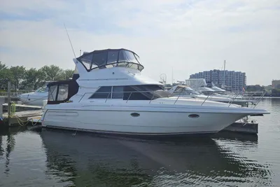 Cruisers Yachts 3585 Flybridge
