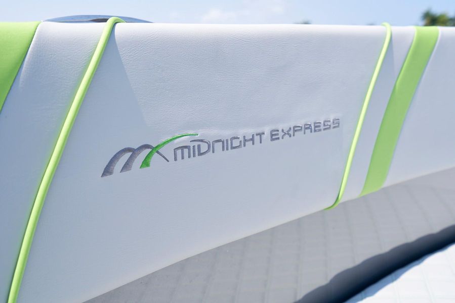 2020 Midnight Express 37' Open