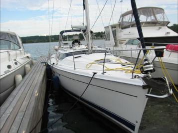 Hunter 45 Center Cockpit