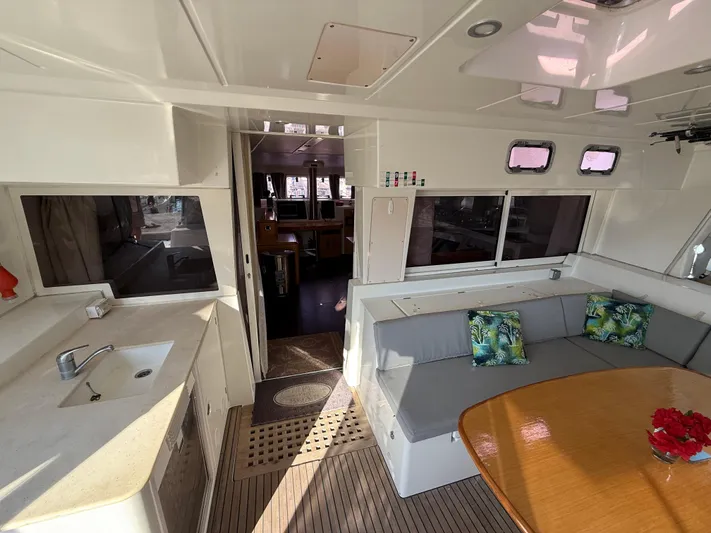 Carolina Breeze Yacht Photos Pics Interior of 2009 Lagoon 500 yacht with seating area, table, and kitchenette.