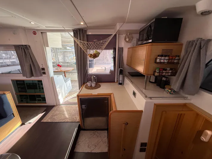 Carolina Breeze Yacht Photos Pics Interior of a 2009 Lagoon 500 yacht, featuring a modern kitchen and cozy living space.