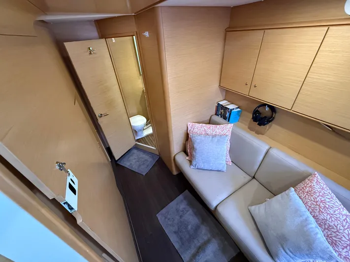 Carolina Breeze Yacht Photos Pics Interior of 2009 Lagoon 500 yacht with cozy seating and bathroom.