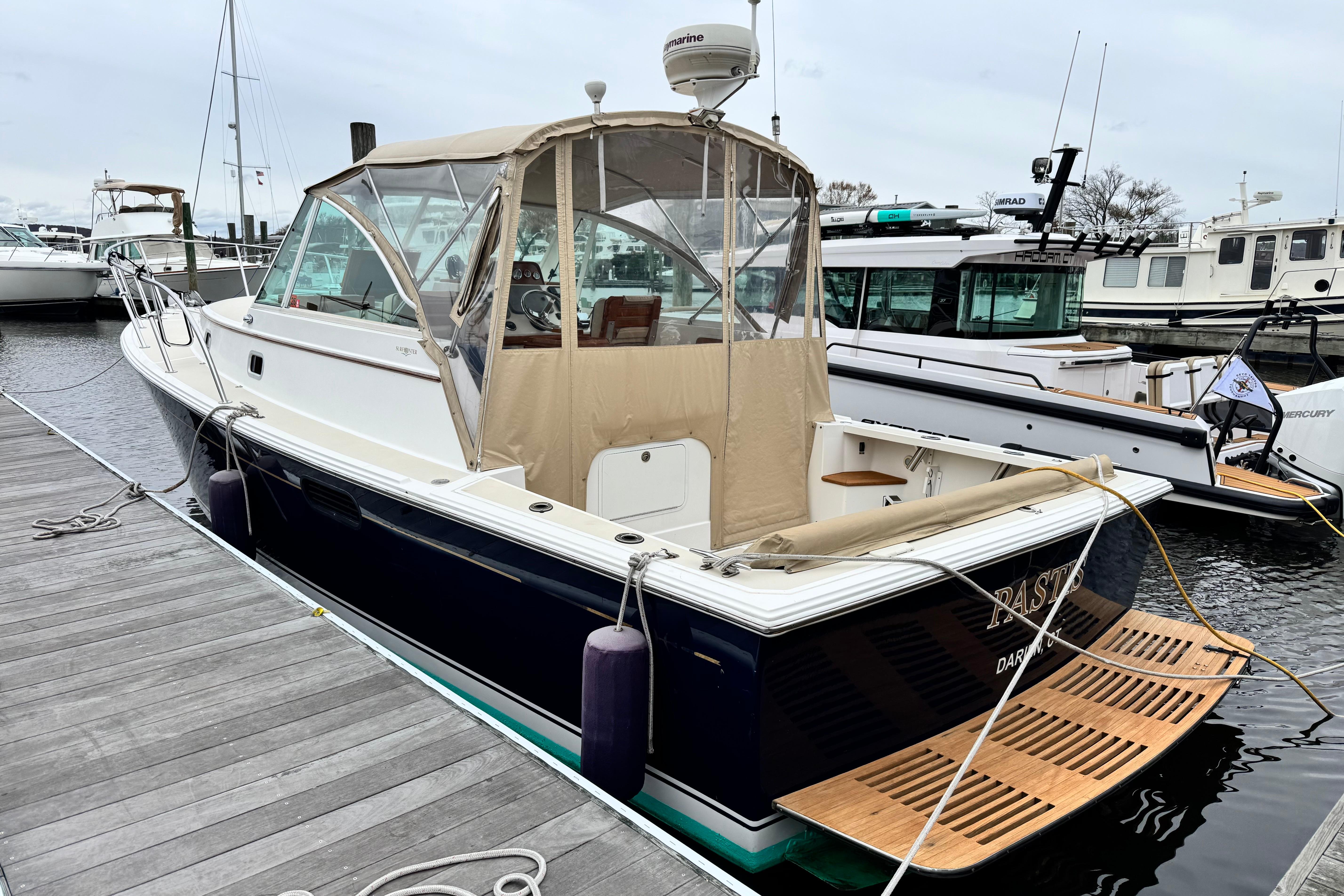 Hunt Yachts Surfhunter