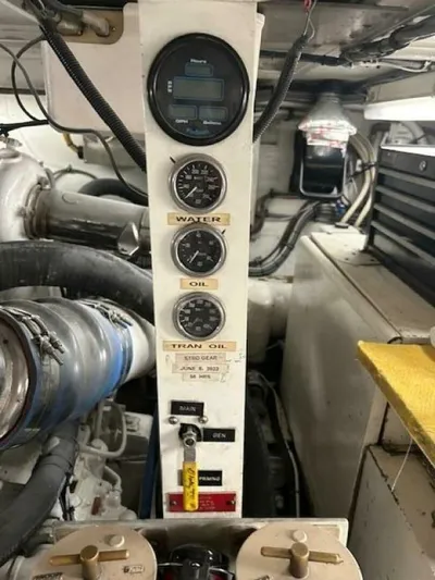 Code Vessel Yacht Photos Pics Engine room gauges of a 1989 Hatteras Convertible boat, showing water and oil levels.