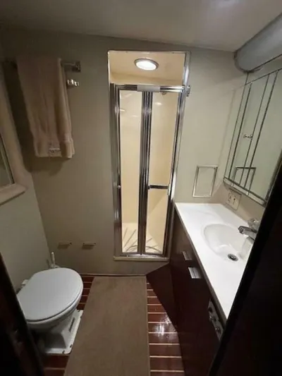 Code Vessel Yacht Photos Pics 1989 Hatteras Convertible yacht bathroom with shower, sink, and toilet.