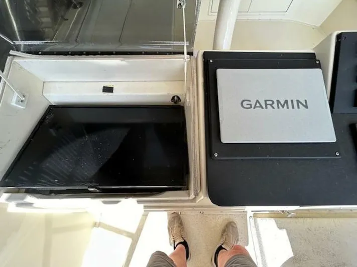 Code Vessel Yacht Photos Pics 1989 Hatteras Convertible boat dashboard with Garmin navigation system.