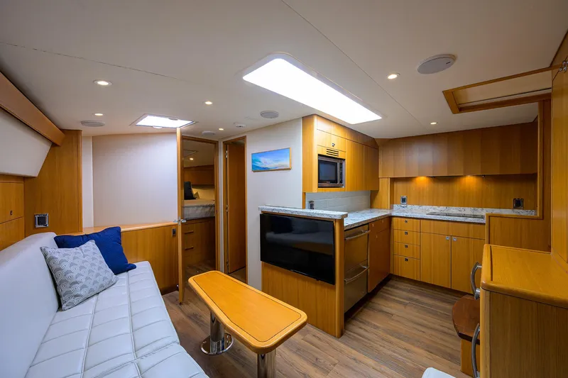 Sola Mia Yacht Photos Pics Hatteras 45 Express Sola Mia - Salon