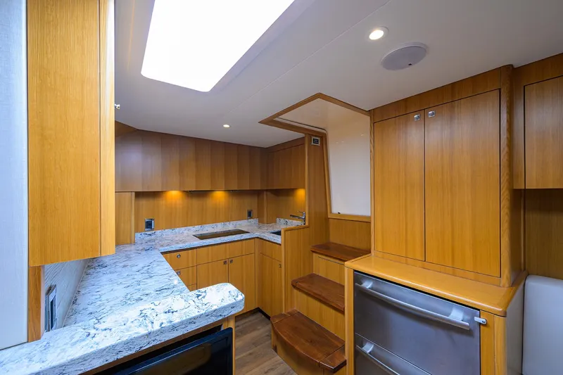 Sola Mia Yacht Photos Pics Hatteras 45 Express Sola Mia - Galley