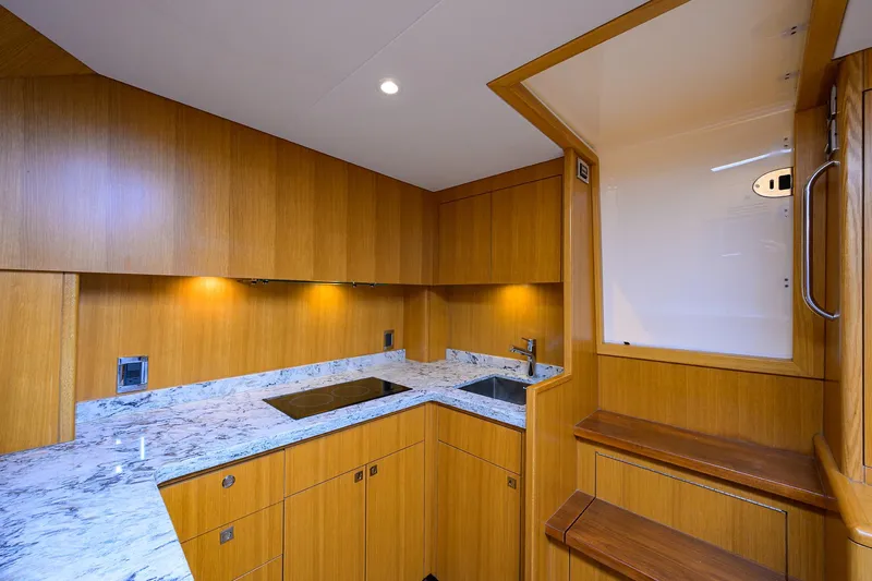 Sola Mia Yacht Photos Pics Hatteras 45 Express Sola Mia - Galley