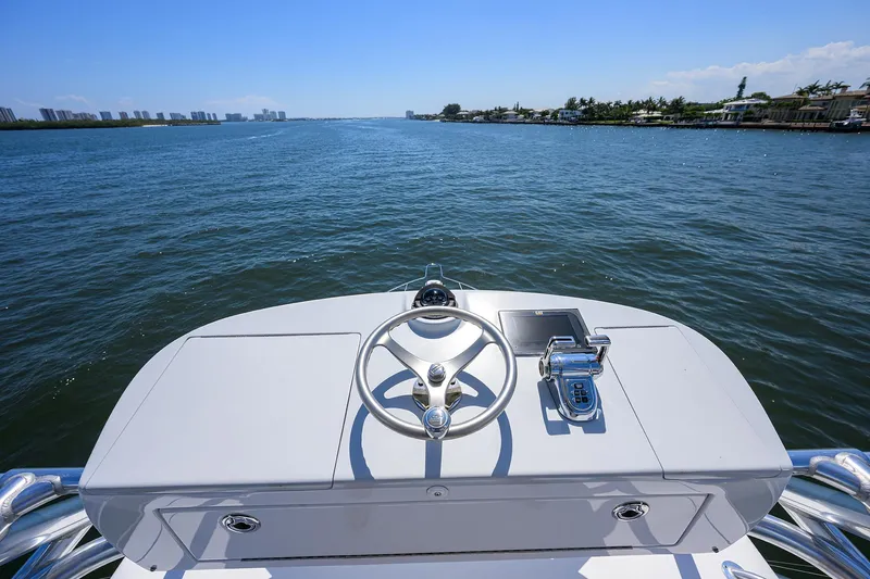 Sola Mia Yacht Photos Pics Hatteras 45 Express Sola Mia - Tower