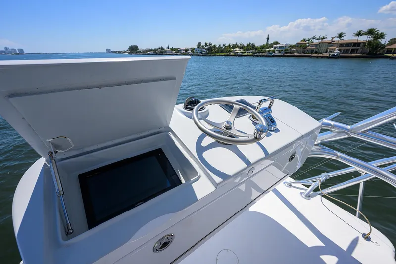 Sola Mia Yacht Photos Pics Hatteras 45 Express Sola Mia - Tower