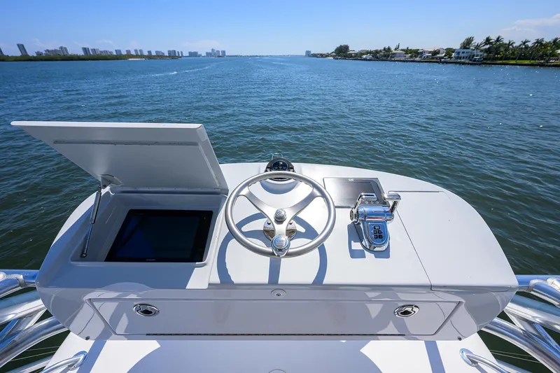 Sola Mia Yacht Photos Pics Hatteras 45 Express Sola Mia - Tower