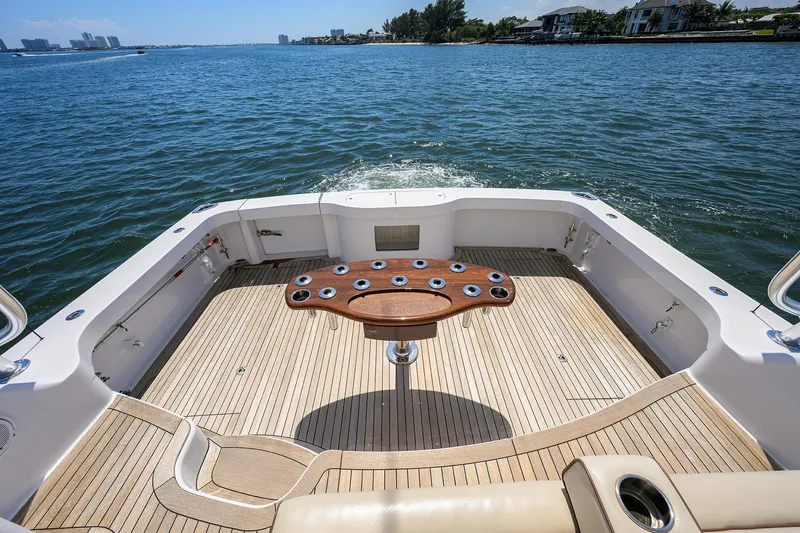 Sola Mia Yacht Photos Pics Hatteras 45 Express Sola Mia - Cockpit