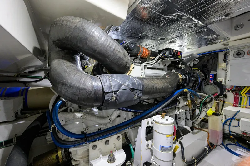 Sola Mia Yacht Photos Pics Hatteras 45 Express Sola Mia - Engine Room