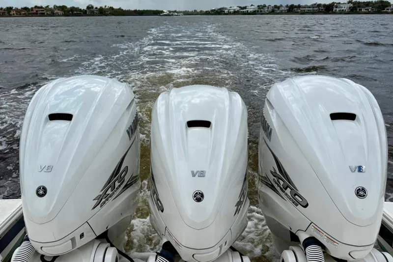 Seakeeper Yacht Photos Pics Triple Yamaha V8 outboard engines on a 2020 Pursuit S 408 Sport boat.
