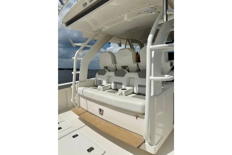 Seakeeper Yacht Photos Pics 2020 Pursuit S 408 Sport boat interior with cushioned seating and cup holders.