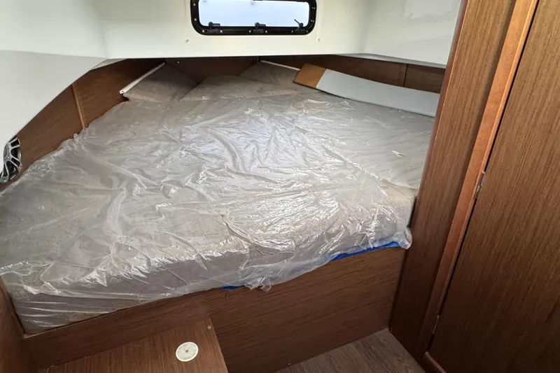 Spritz Yacht Photos Pics Cabin interior of 2022 Beneteau Flyer 9 SPACEdeck with bed and wooden finish.