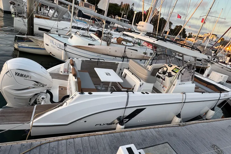 Spritz Yacht Photos Pics 2022 Beneteau Flyer 9 SPACEdeck docked, featuring Yamaha engine, sleek design.