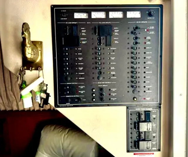 Merci Poulet Yacht Photos Pics 