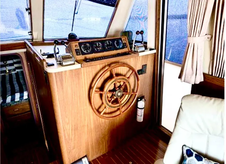 Merci Poulet Yacht Photos Pics 