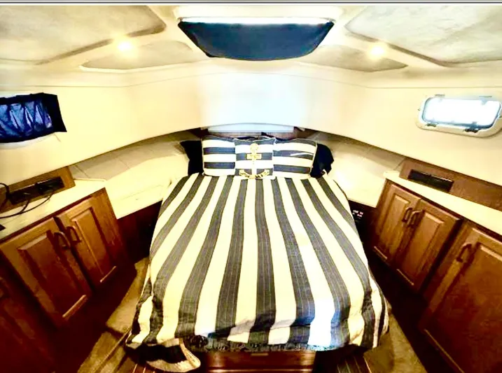 Merci Poulet Yacht Photos Pics 