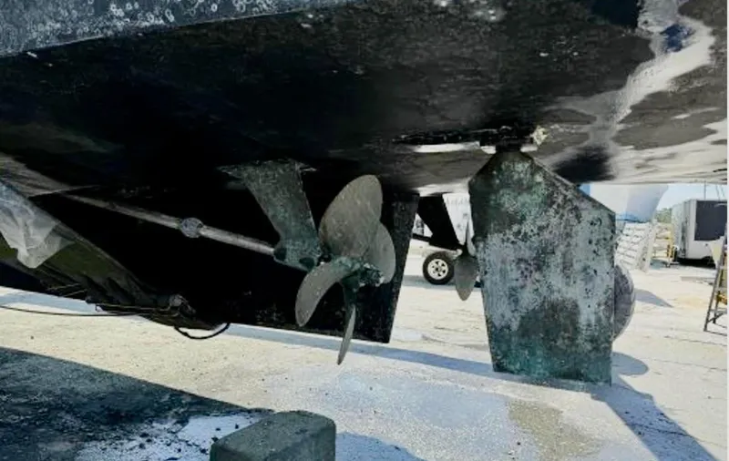 Merci Poulet Yacht Photos Pics 