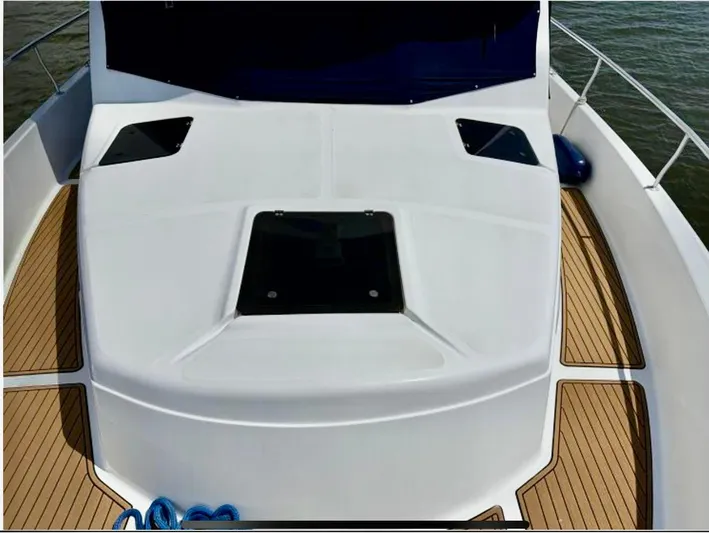 Merci Poulet Yacht Photos Pics 