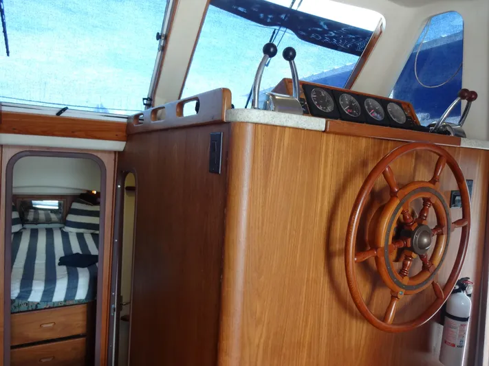 Merci Poulet Yacht Photos Pics 