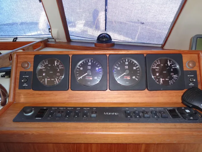 Merci Poulet Yacht Photos Pics 