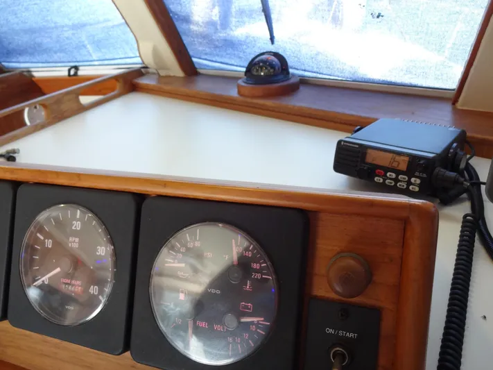 Merci Poulet Yacht Photos Pics 