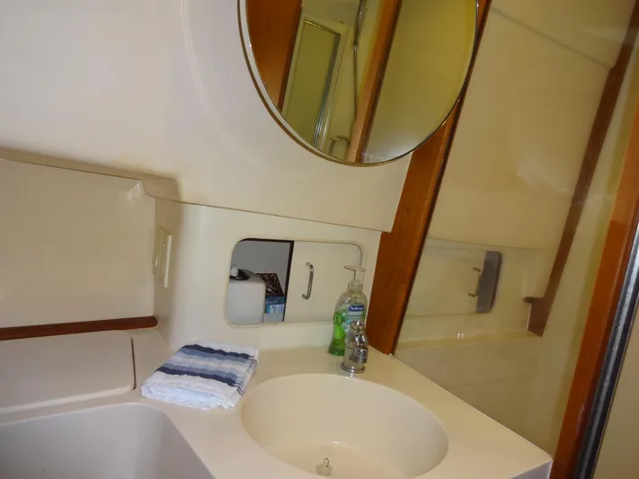 Merci Poulet Yacht Photos Pics 