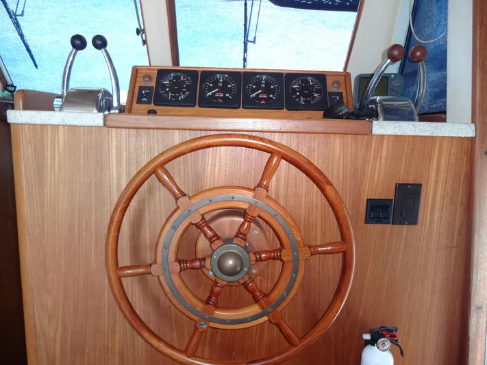 Merci Poulet Yacht Photos Pics 