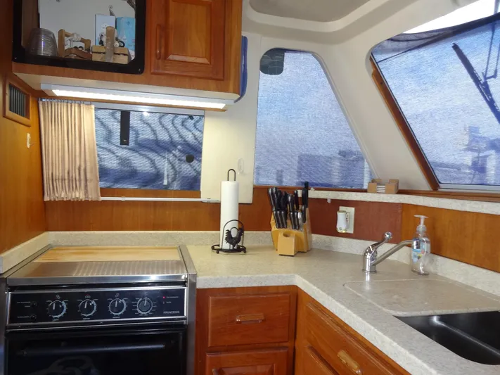 Merci Poulet Yacht Photos Pics 