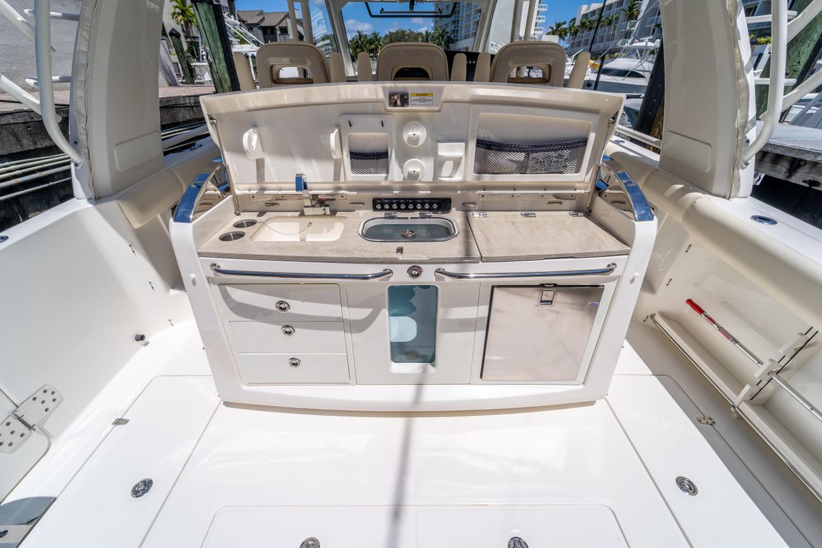 2017 Boston Whaler 42 