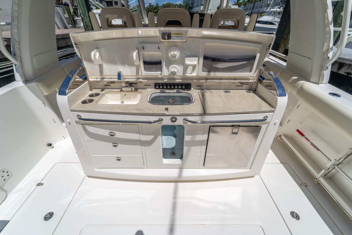 2017 Boston Whaler 42 