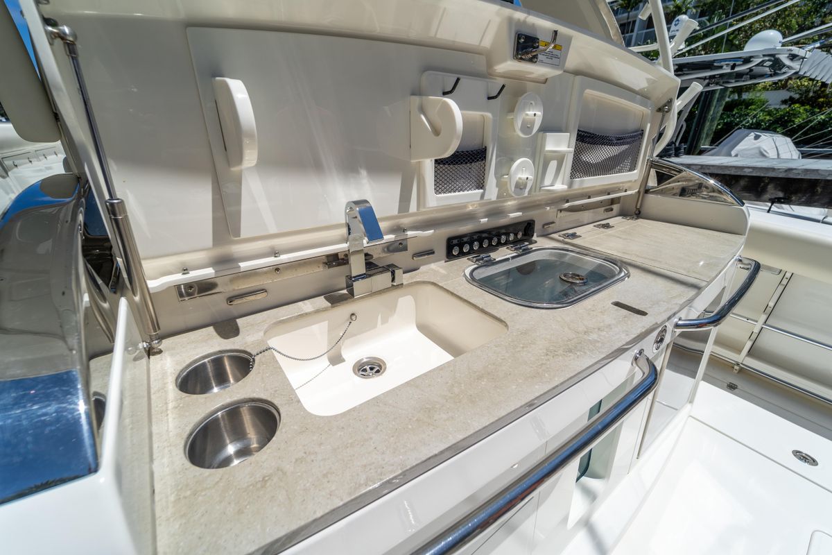 2017 Boston Whaler 42 