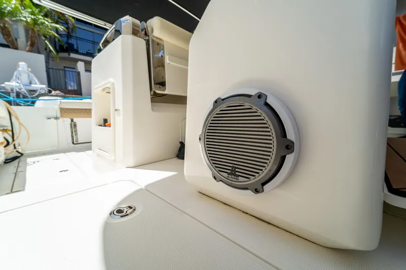  Yacht Photos Pics 2017 Boston Whaler 420 Outrage boat interior with speaker detail.