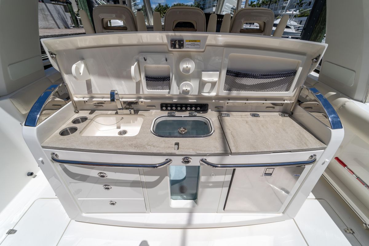 2017 Boston Whaler 42 