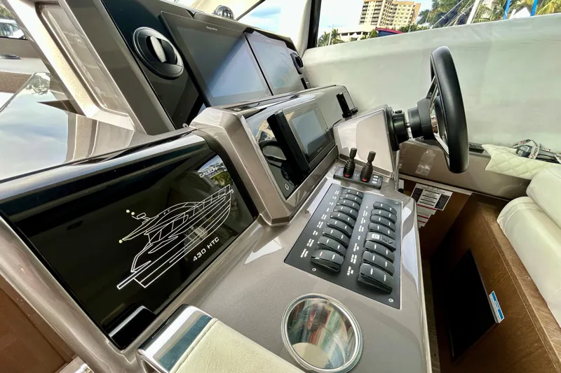 Chemistry Yacht Photos Pics 