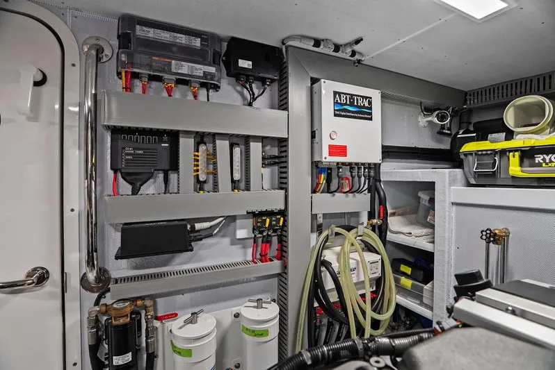 Dogfish Yacht Photos Pics 