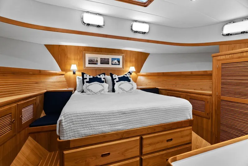 Dogfish Yacht Photos Pics 