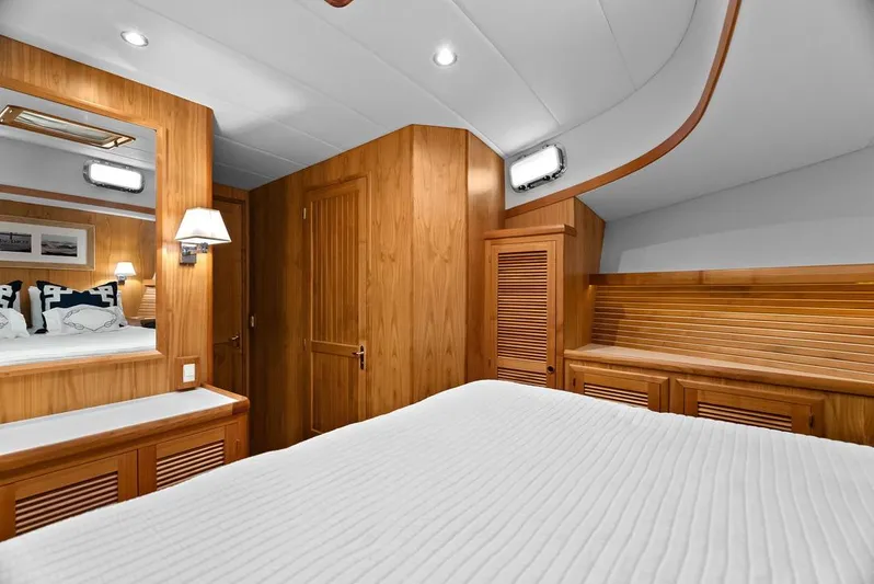 Dogfish Yacht Photos Pics 