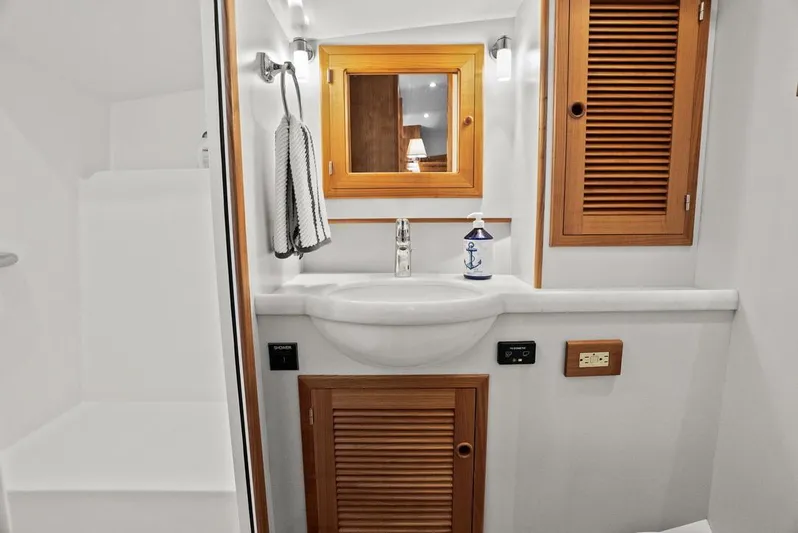 Dogfish Yacht Photos Pics 