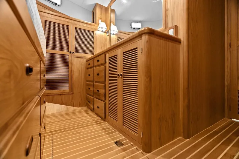 Dogfish Yacht Photos Pics 