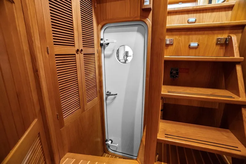 Dogfish Yacht Photos Pics 