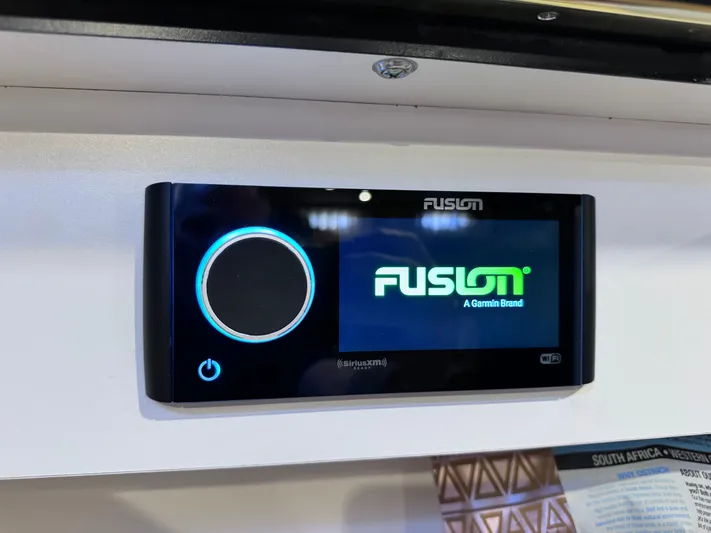  Yacht Photos Pics Fusion marine stereo on Sea Ray 380 Sundancer 2001.